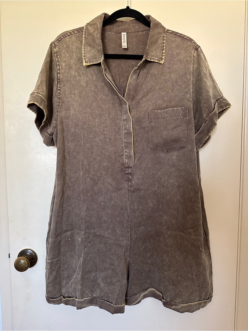 Zenana Outfitters Short Sleeve half button down Romper in acid wash brown size L